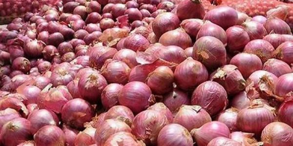 হিলিতে পেঁয়াজের দাম কমেছে কেজিতে ১০ টাকা